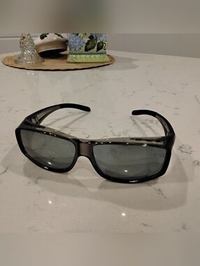 MENS/WOMENS Wraparound Polarized Sunglasses